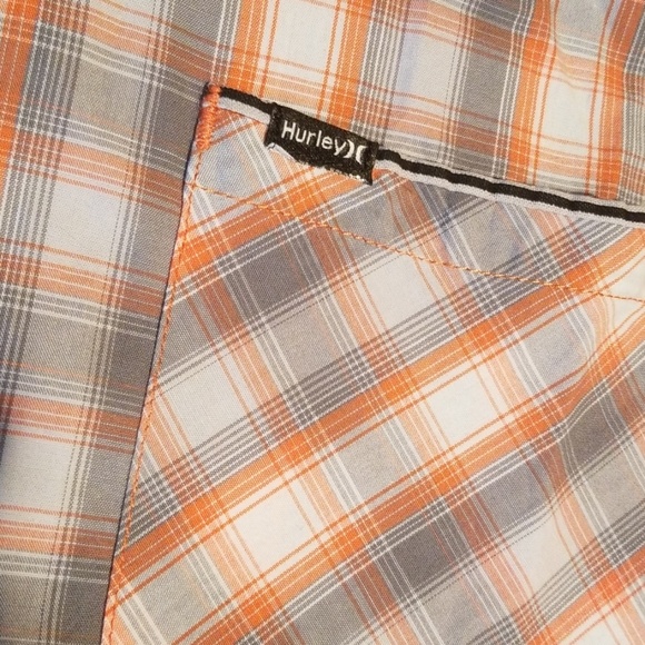 Hurley button up shirt med like new - Picture 2 of 4